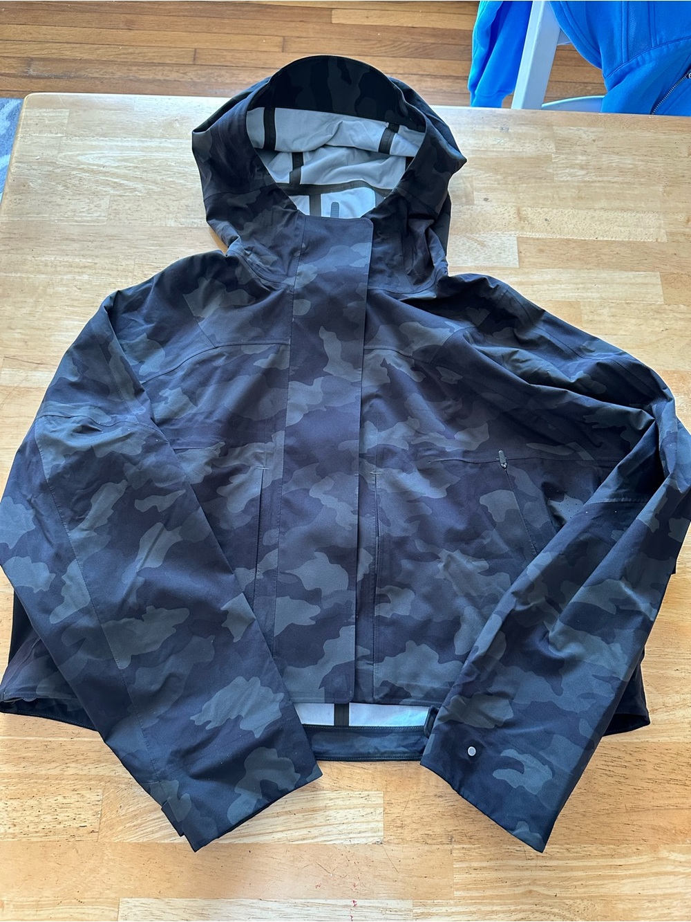 Lululemon hooded windbreaker jacket size 4